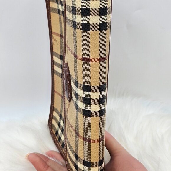 Burberry Brown Leather clutch - Picture 8 of 17